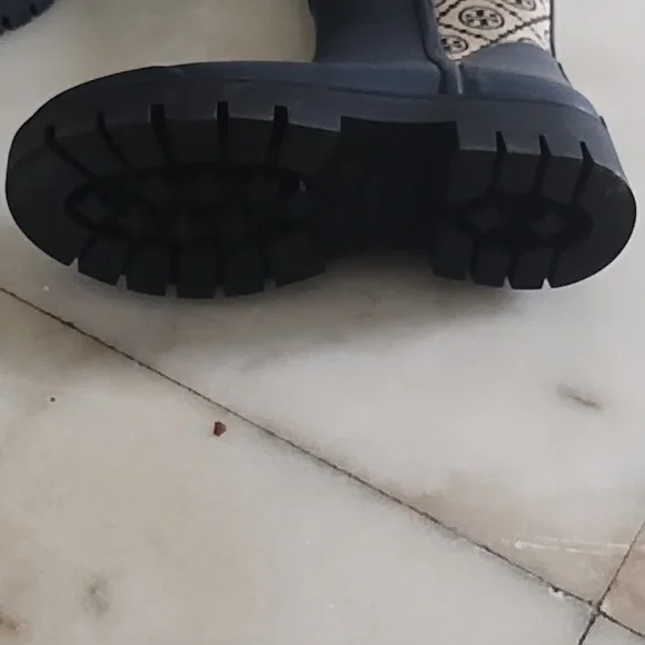 Tory Burch - Elegant Women's Patterned Rain Boots - Picture 4 of 6